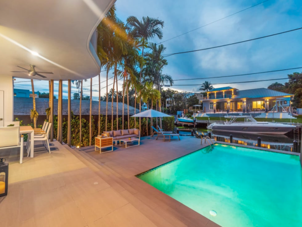 Miami Waterfront Luxury Villa - 4 Bedrooms Boater`s Retreat with Gym & Pool